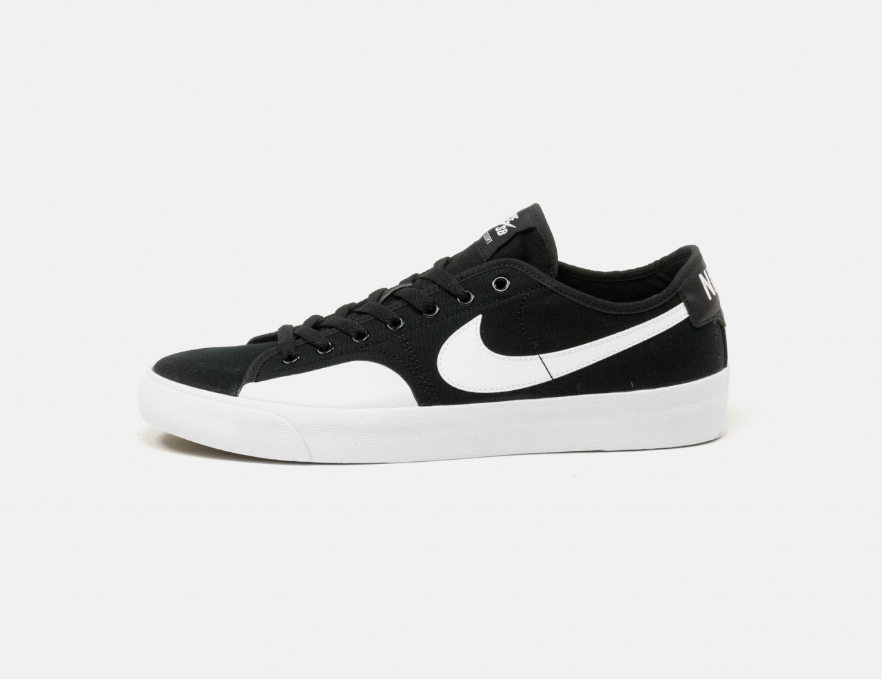 Nike SB Blazer Court Sneaker - Black / White